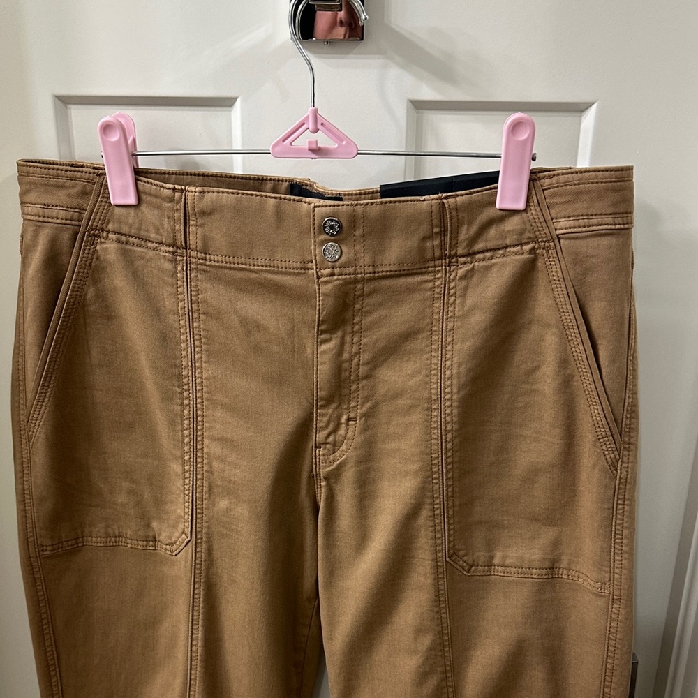 NWT White House Black Market Pret-A-Pedi Tan Cropped Pants 12 - Picture 3 of 10